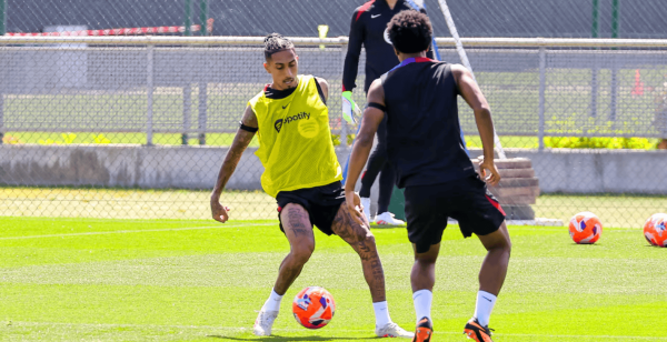 双融网 阿斯: 拉菲尼亚重返巴萨训练场, 并随队完成了部分合练